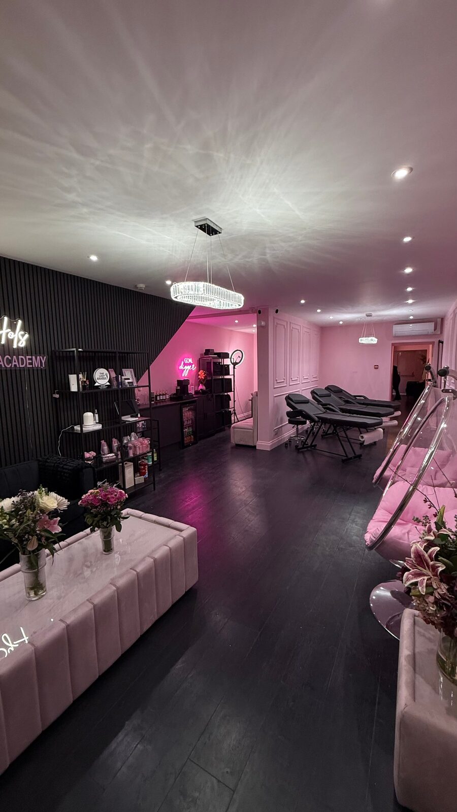 Inside the Lashes By Hols salon