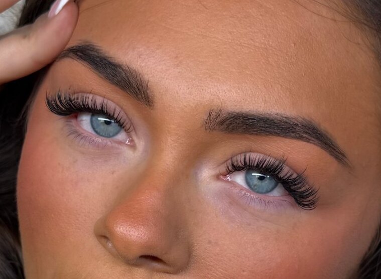Wispy lash extensions by Lashes By Hols