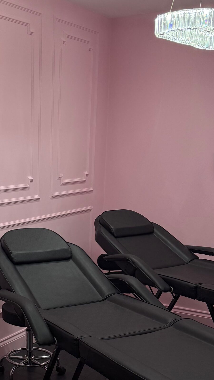 Inside the Lashes By Hols salon